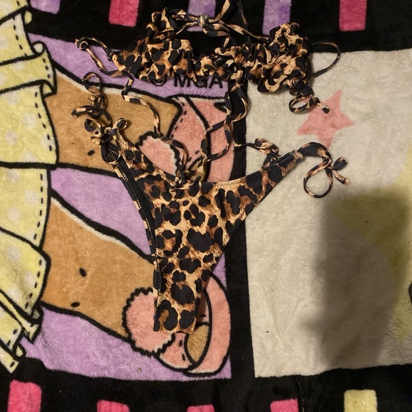 Bikini set - Picture 2 of 2